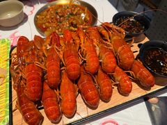 -肥肥虾庄·金牌油焖大虾(汉街SKP店)