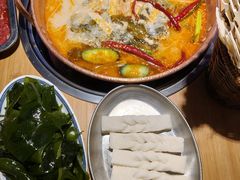 酸辣锅底-洱火云南酸菜牛肉火锅(石景山当代商城店)