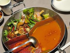 -伴山牛贵州黄牛肉火锅·苗疆非遗艺术餐厅(上海首店)