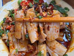 -拈签一笑黄牛肉辣卤串串