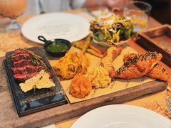 -Mark&Mars Restaurant