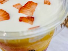 霓虹（草莓芒果冰沙）-丹礼糖甜品