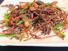 -侬佳蒸菜馆(听潮店)