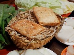 -洞庭洲·防空洞火锅·烧烤·铜锅涮肉(新百广场店)