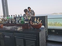 -瑰丽酒店·海吧·天际下午茶·现场DJ·天台酒吧