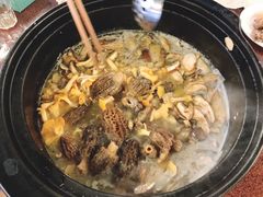 -菌海森林·非遗野生菌火锅(西山区滇池路摩根道店)