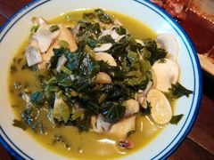 倒笃菜蘑菇炒油豆腐塞肉-大牌大·传统杭帮菜(湖滨店)