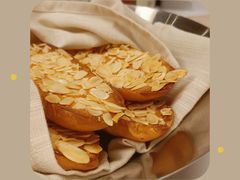 杏仁片餐前包-93Club·法餐厅