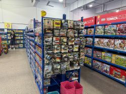 -逝水玩具折扣店