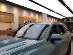 -理想汽车(世纪汇店)