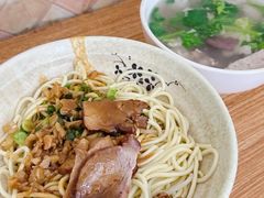 -后街女孩肠粉店