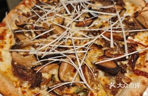 Grilled Grain-Fed Australian Beef Pizza