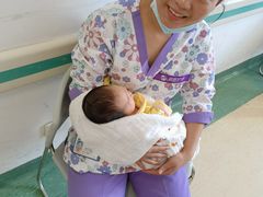 -秋歌护理·月嫂·育儿嫂(浦东医院店)