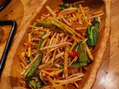 -老滇山寨•云南特色菜•地方菜•民族风情歌舞表演(金碧店)