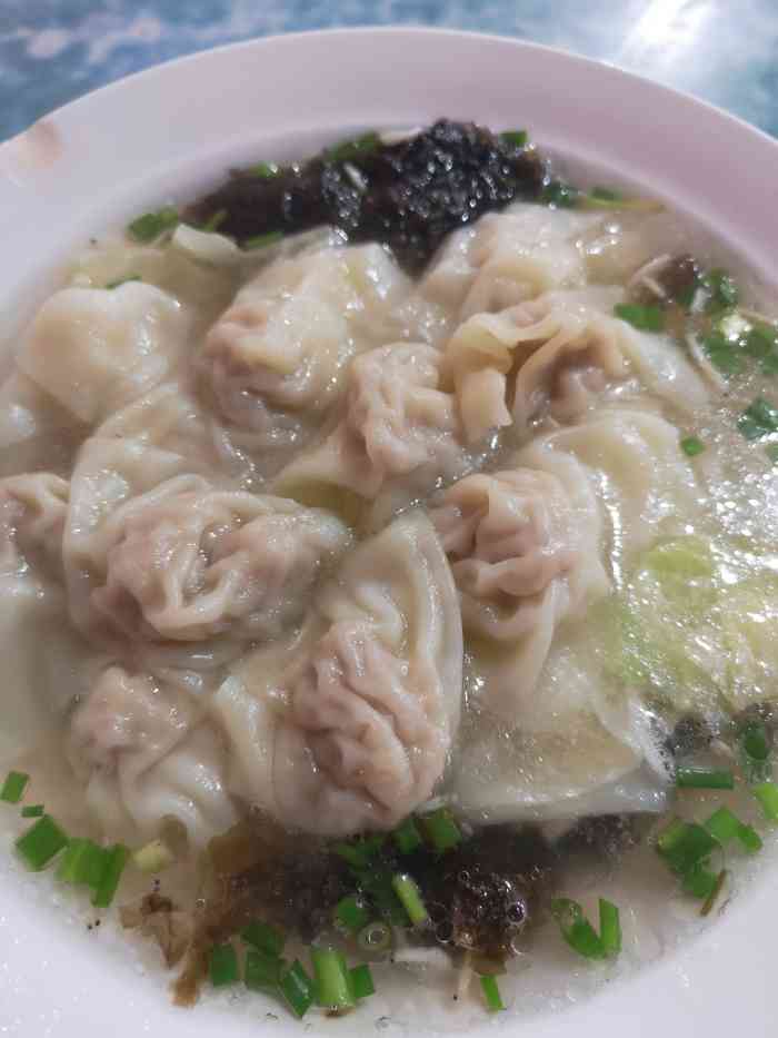 打分 海味抄手 10元12个,12元18个,果断选择12元 味道很不错 也不贵