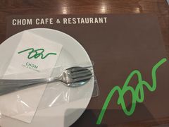 -Chom Cafe and Restaurant