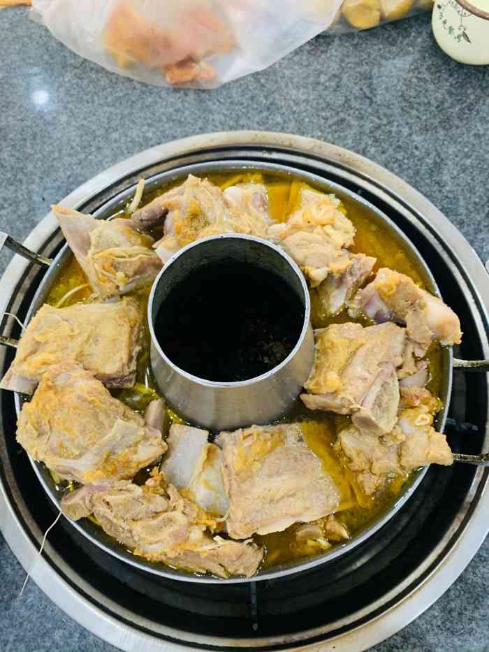 阿妈土锅鸡-"阿妈土锅鸡位于丽江七星街顶峰ktv斜对面.