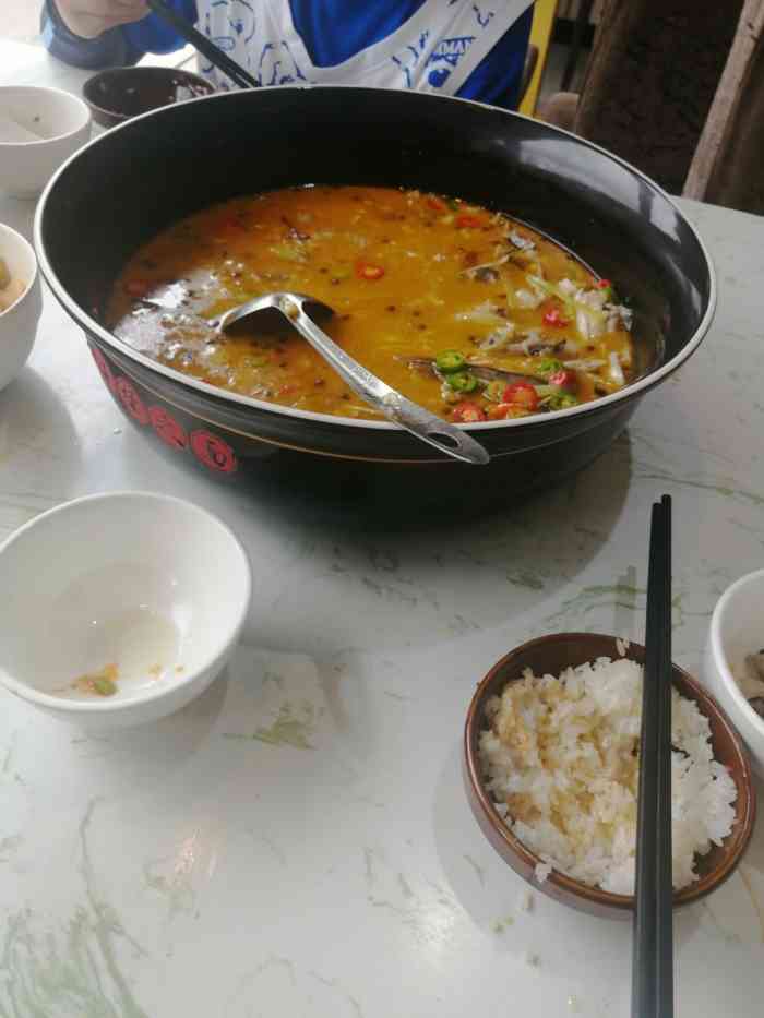 味道小厨食尚中餐-"服务和环境可以,菜的味道我个人觉得糟糕透.