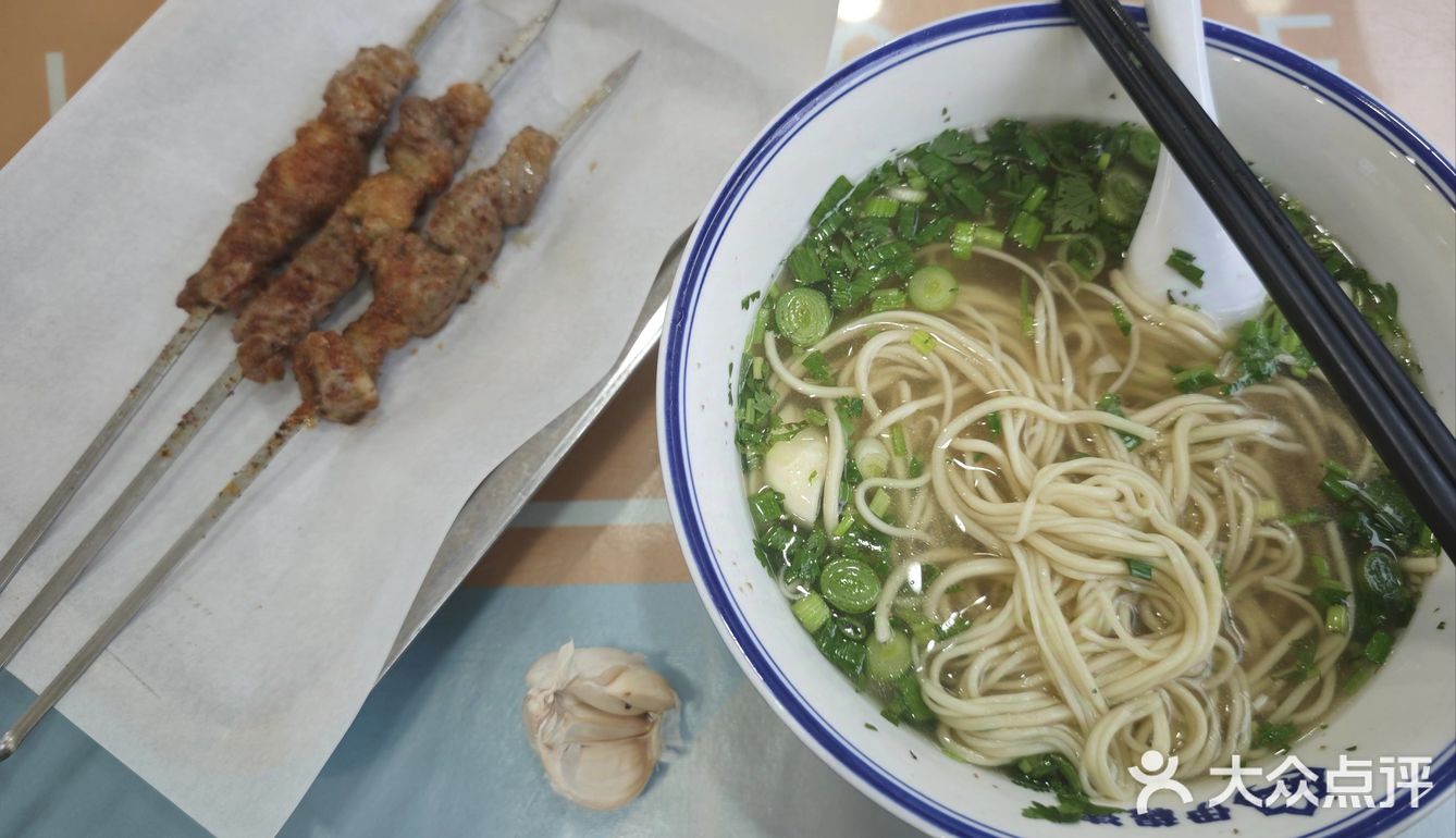 西部一方丝路美食兰州牛肉面和羊肉串好吃
