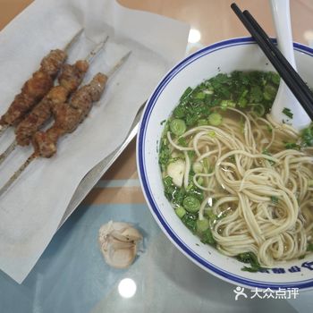 西部一方丝路美食兰州牛肉面和羊肉串好吃