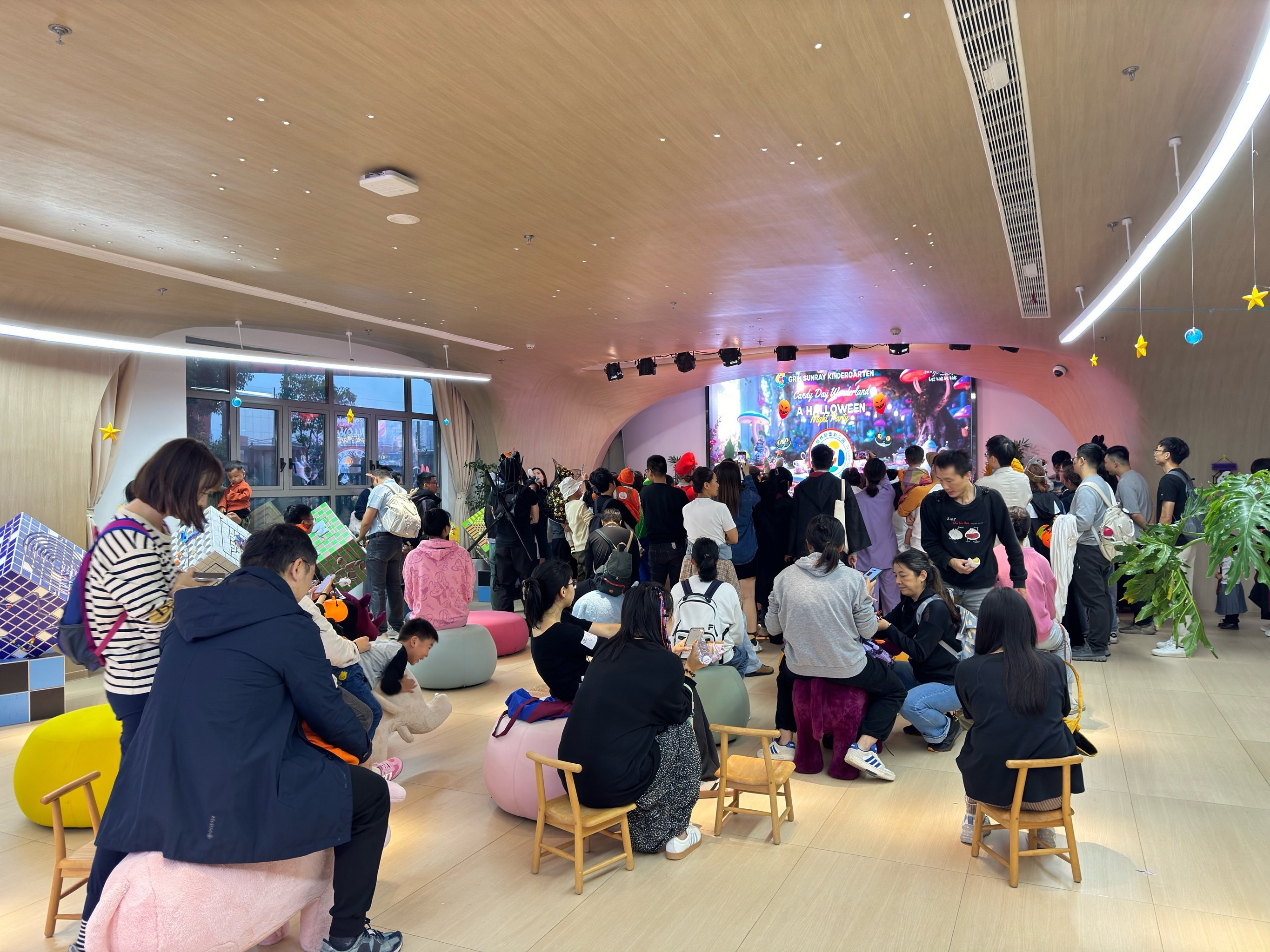 格林新蕾幼儿园在人才公寓附近,很安静很安