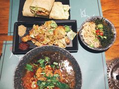 肥肠米线-八月美食小馆(银泰城总店)