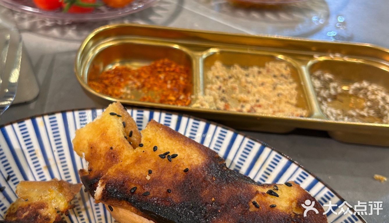 咩咩烤羊腿 | 记得早点来排队哦[糖果]