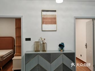 客厅与餐厅的餐桌椅、沙发、茶几、电视柜、电视背景墙、
