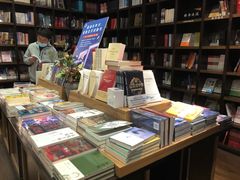 -钟书阁(松江泰晤士小镇店)