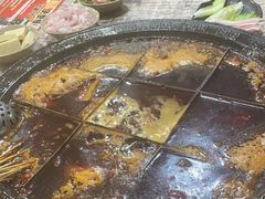 -渝嘴小老弟老火锅(华新村店)