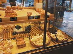 面包甜点陈列柜-啊噗吐呦现场烘焙(麦凯乐店)