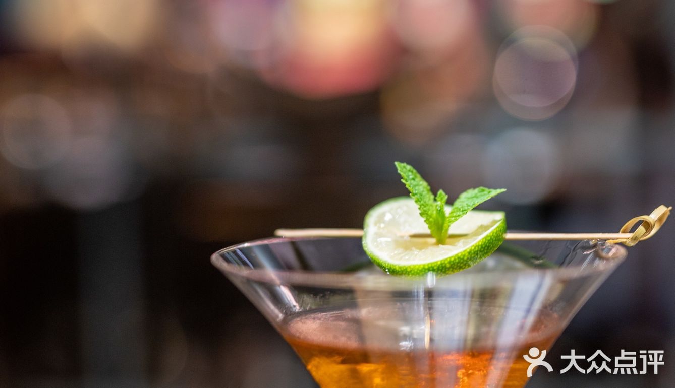 广州约会餐厅[爱心]穿越鎏金时代的浪漫餐酒馆🍸 