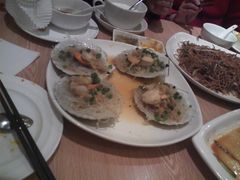 蒜茸粉丝蒸扇贝-港东盛宴烧腊至尊