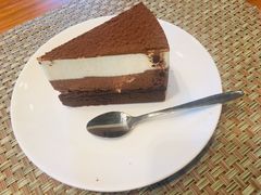 -Chom Cafe and Restaurant