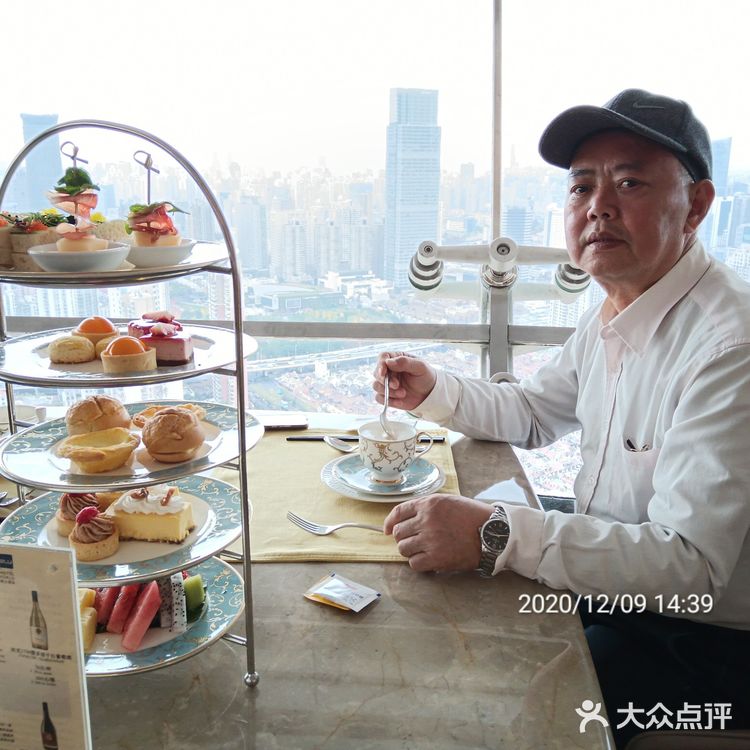 上海市南京路新世界丽笙大酒店45层旋转餐厅