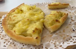 Golden Pillow Durian Pizza 9-inch