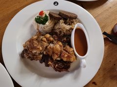 烤猪肘配酸菜-沈阳瑞士酒店·普拉那啤酒坊