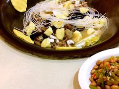 -三江鱼东北特色铁锅炖(骆驼店)