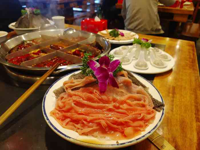 巴渝牛一哥火锅(石桥广场店)-"96石桥广场附近的一家火锅,店面还是