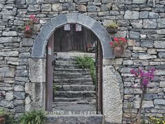 -高荡千年布依古寨旅游景区