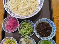 老北京炸酱面-门框胡同百年卤煮(新街口店)