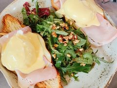熏三文鱼班尼迪克蛋-ROAST coffee & eatery