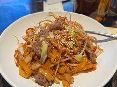 干炒牛河-汤城小厨•粤菜•靓汤(苏州街店)