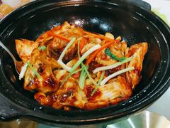 招牌广式鱼头砂锅-永記粤菜·五指毛桃花雕鸡煲(九亭店)