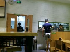大堂-吉祥馄饨(虹桥火车站店)