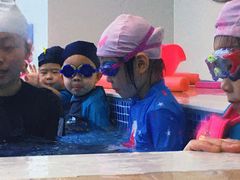 -嘻游纪儿童游泳课程中心(红博中央公园店)