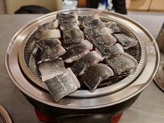 -围炉肉舍•炭烤活鳗•丹东海鲜烤肉(步行街店)