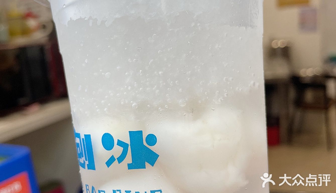 老式刨冰 荔枝刨冰里面的荔枝肉超大超好吃