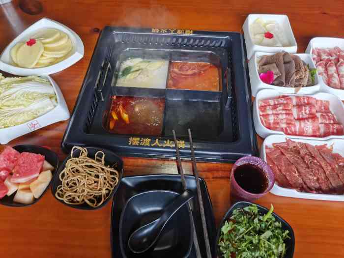 摆渡人火锅(江都店)-"[薄荷]环境:环境还行,在二楼上来需要走.