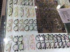 -宏宇眼镜蔡司依视路折扣店(兆佳眼镜城店)